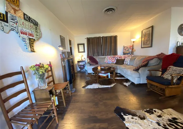 3rd image of 1016 Pecan St, Huntsville, TX 77320 | MLS# 93648750
