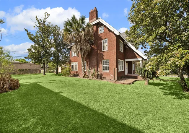 3rd image of 614 Avondale St, Houston, TX 77006 | MLS# 25337542