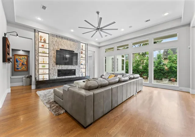 4th image of 4927 Jason St, Houston, TX 77096 | MLS# 72914091