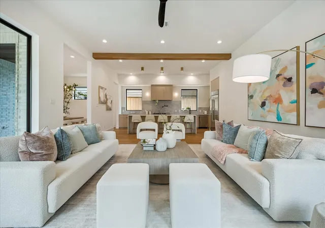Photo 2 of Single family home for sale at 122 E 4th Street, Houston, TX 77007 | MLS# 90552057 | Listing updated on 2026-09-13