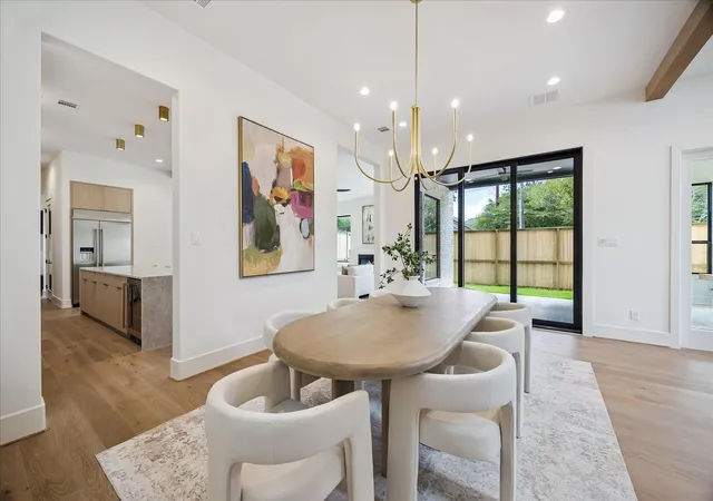 Photo 3 of Single family home for sale at 122 E 4th Street, Houston, TX 77007 | MLS# 90552057 | Listing updated on 2026-09-13