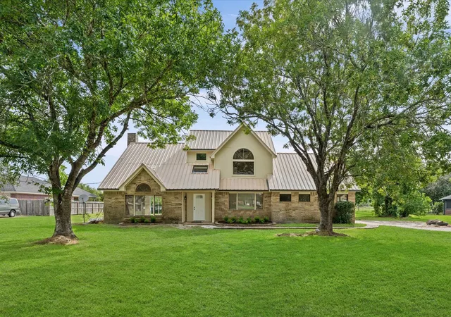 2nd image of 15806 Lakeview Dr, Beach City, TX 77523 | MLS# 22730371