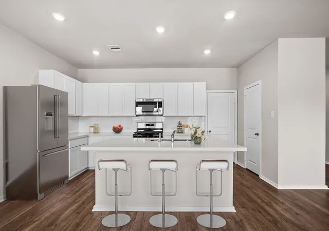 2nd image of 6722 Pebble Bluff Ct, Cove, TX 77523 | MLS# 33899681