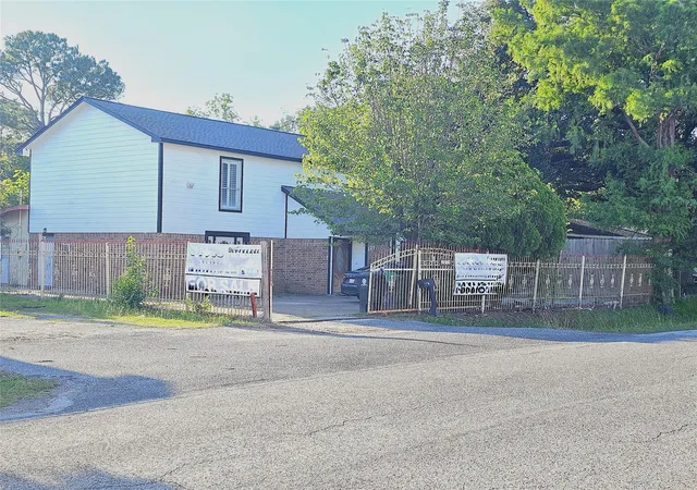 Photo 3 of Single family home for sale at 2131 Campbell Rd, Houston, TX 77080 | MLS# 18255864 | Listing updated on 2026-08-03