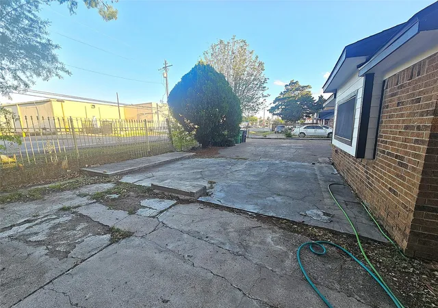 Photo 3 of Single family home for sale at 2131 Campbell Rd, Houston, TX 77080 | MLS# 18255864 | Listing updated on 2026-08-03