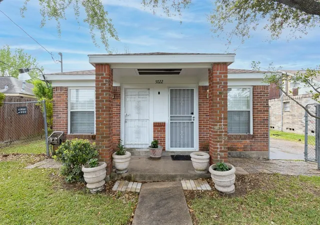 3rd image of 5022 Stimson St, Houston, TX 77023 | MLS# 85541132