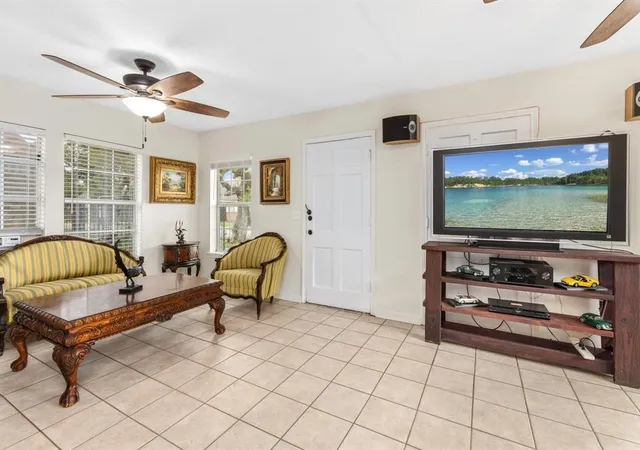 4th image of 5022 Stimson St, Houston, TX 77023 | MLS# 85541132