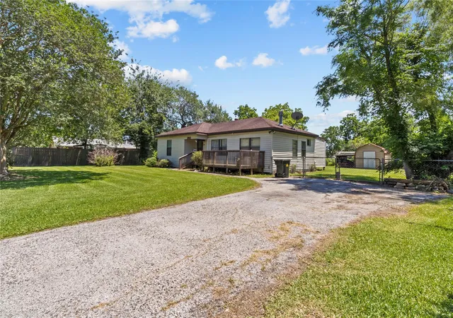 2nd image of 2813 Avenue H, Dickinson, TX 77539 | MLS# 53567713