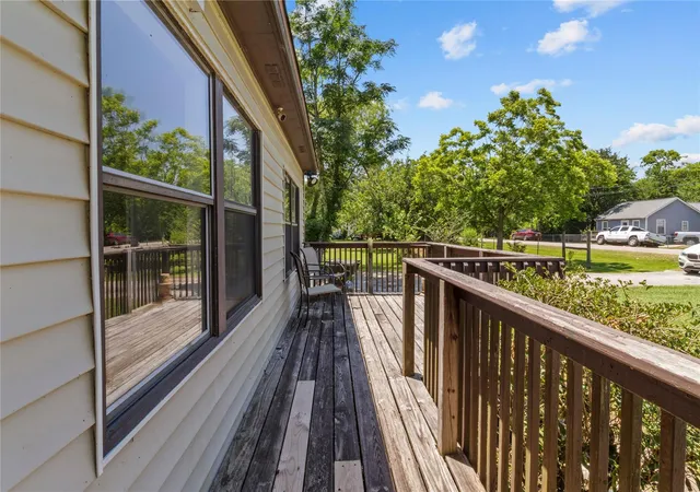 3rd image of 2813 Avenue H, Dickinson, TX 77539 | MLS# 53567713