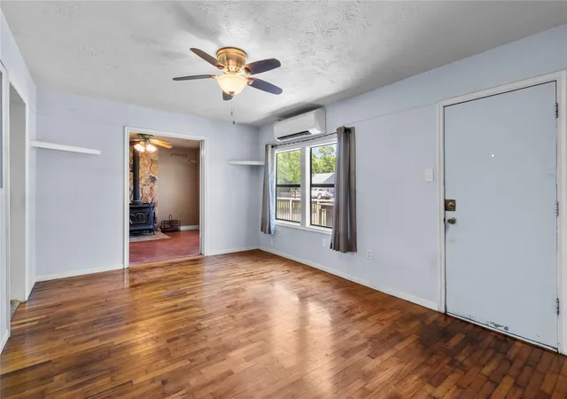 5th image of 2813 Avenue H, Dickinson, TX 77539 | MLS# 53567713