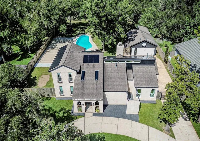 1st image of 15526 Wandering Trl, Friendswood, TX 77546 | MLS# 84917159