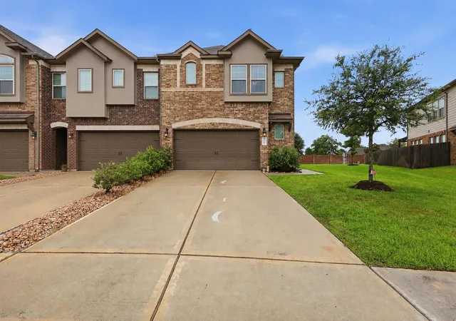 Homes for sale in Pearland, TX | 3725 Lancer Cir, Pearland, TX 77581 | MLS# 61913228