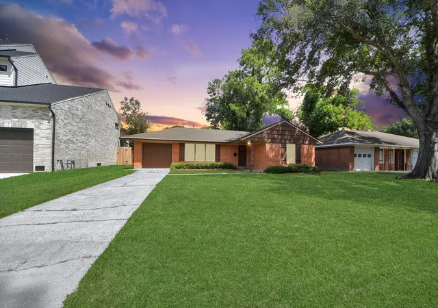 Photo 2 of Single family home for sale at 2314 Lamonte Ln, Houston, TX 77018 | MLS# 52295898 | Listing updated on 2026-09-18