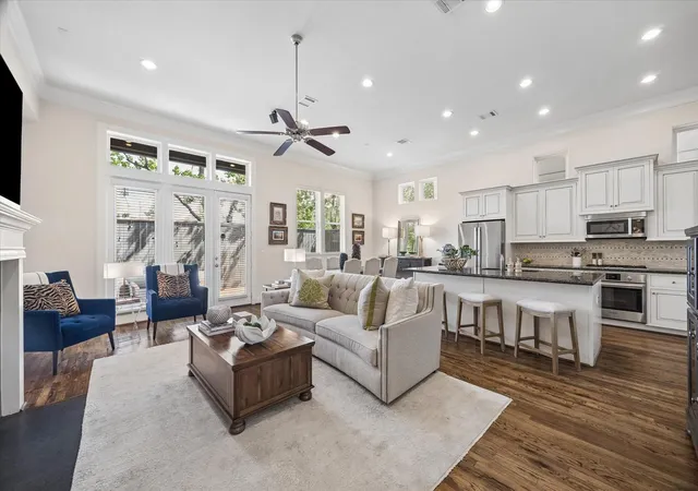 5th image of 10906 Wrenwood Grn, Houston, TX 77043 | MLS# 9268807