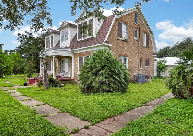 2nd image of 119 E Houston St, Refugio, TX 78377 | MLS# 25662612