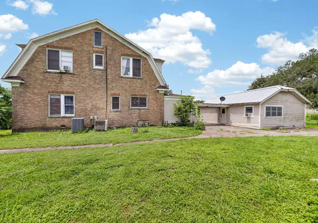 39th image of 119 E Houston St, Refugio, TX 78377 | MLS# 25662612