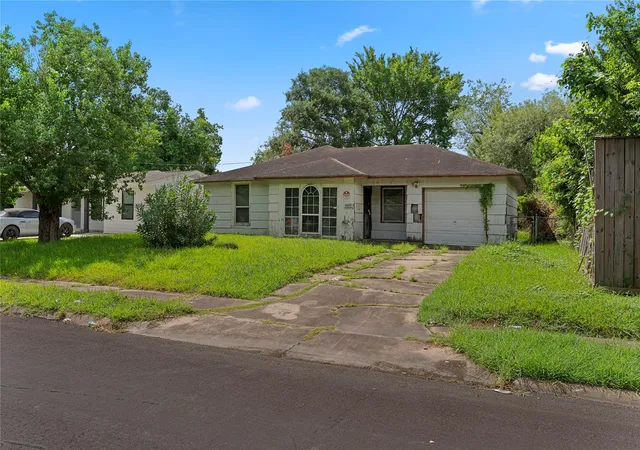 15th image of 5606 Belarbor St, Houston, TX 77033 | MLS# 31920597