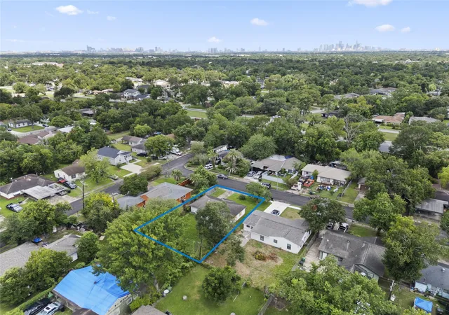 2nd image of 5606 Belarbor St, Houston, TX 77033 | MLS# 31920597