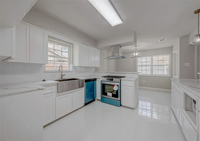 Photo 3 of Single family home for sale at 5622 Valkeith Dr, Houston, TX 77096 | MLS# 94339316 | Listing updated on 2026-08-28