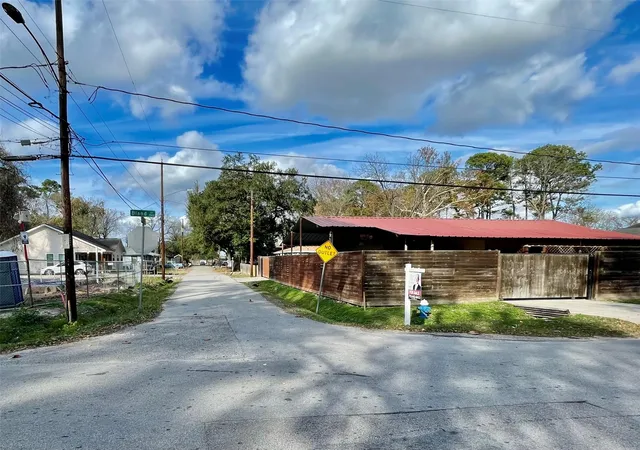 Homes for sale in Houston, TX | 1422 Bland St, Houston, TX 77091 | MLS# 10206669