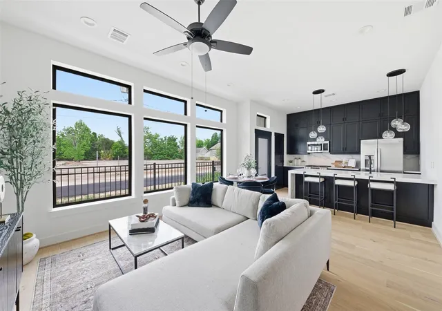 5th image of 4603 Harrisburg Blvd #B, Houston, TX 77011 | MLS# 94065438