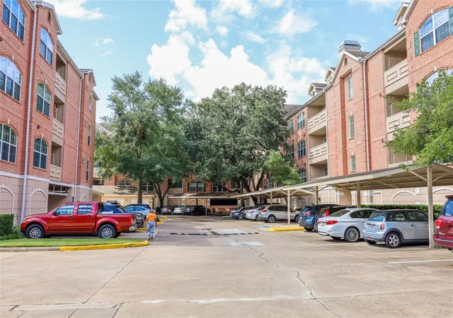 2nd image of 2111 Welch St St, Houston, TX 77019