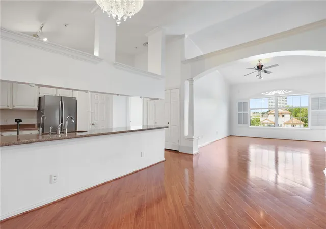 3rd image of 2111 Welch St St, Houston, TX 77019