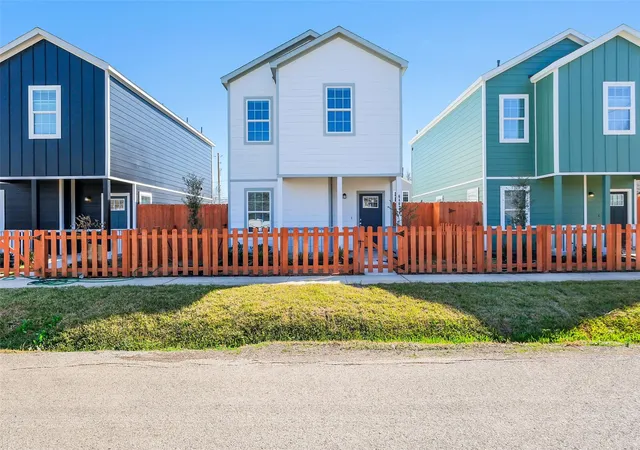 Photo 1 of Single family home for sale at 6411 Paris St, Houston, TX 77021 | MLS# 56237956 | Listing updated on 2026-09-14