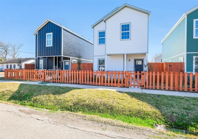 Photo 3 of Single family home for sale at 6411 Paris St, Houston, TX 77021 | MLS# 56237956 | Listing updated on 2026-09-14