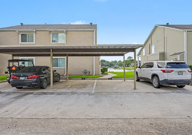 Listing Photo 2 - Condo for sale in building located at 65 April Pt Dr S, Montgomery, TX 77356