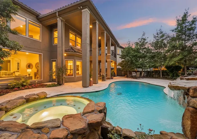 2nd image of 19 Miramar Heights Cir, Sugar Land, TX 77479 | MLS# 89788420