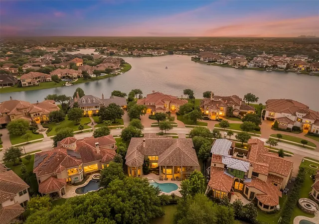 4th image of 19 Miramar Heights Cir, Sugar Land, TX 77479 | MLS# 89788420