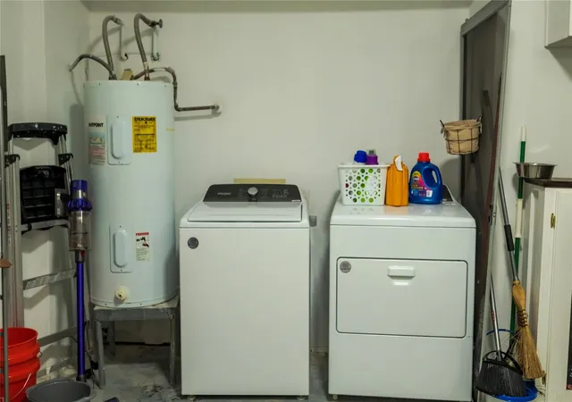 Listing Photo 5 - Condo for sale in building located at 1829 Augusta Dr, Houston, TX 77057 - Unit #1