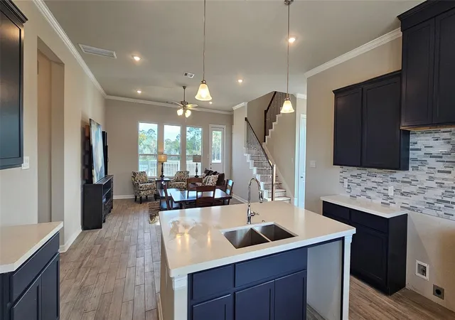 6th image of 3713 Peacock Isle Dr, Dickinson, TX 77539 | MLS# 28187768