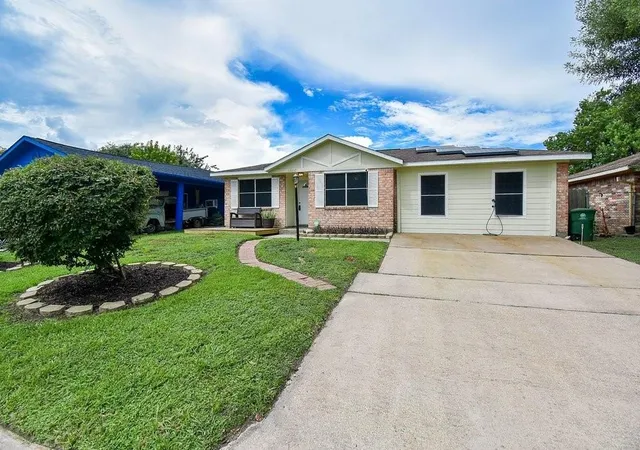 1st image of 12810 Mill Valley Rd, Houston, TX 77048 | MLS# 10097471