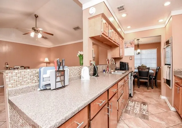 4th image of 12810 Mill Valley Rd, Houston, TX 77048 | MLS# 10097471