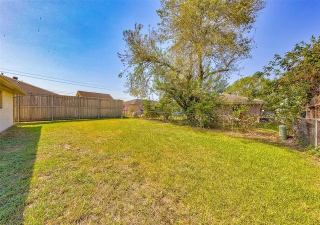 Photo 3 of Single family home for sale at 12938 S Coast Dr, Houston, TX 77047 | MLS# 44266992 | Listing updated on 2026-05-19