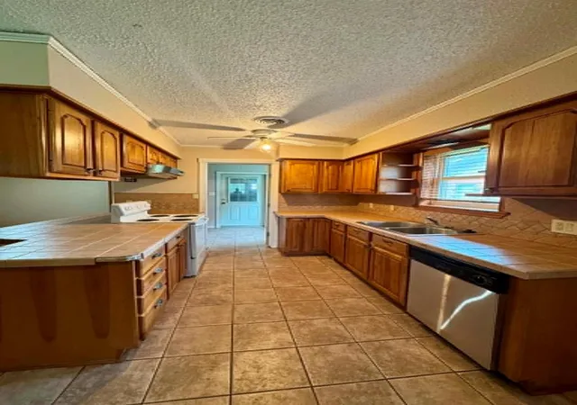 3rd image of 2901 Del Monte Ave, Bay City, TX 77414 | MLS# 15878863