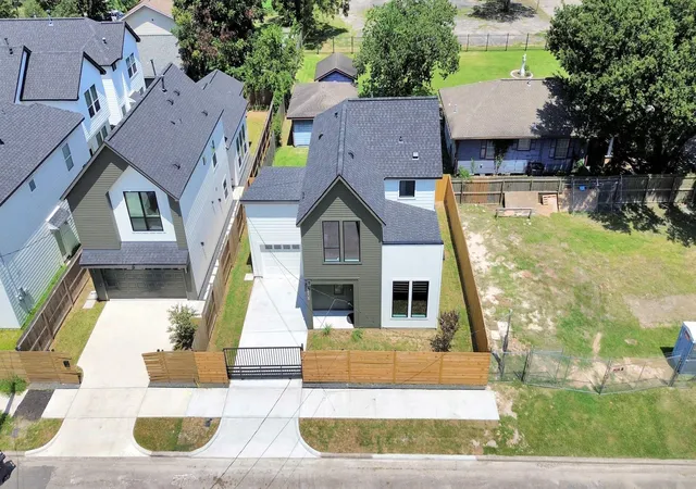 Photo 22 of Sale Pending at 3909 Sumpter, Houston, TX 77020 | MLS# 15719626 | Listing updated on 2026-10-08