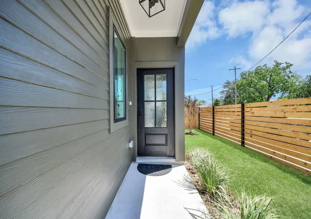 Photo 3 of Sale Pending at 3909 Sumpter, Houston, TX 77020 | MLS# 15719626 | Listing updated on 2026-09-21