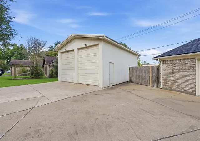 2nd image of 3102 Oaken Ln, La Porte, TX 77571 | MLS# 43095179