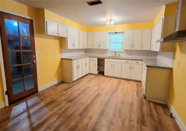 3rd image of 1700 Marilyn St, Rosenberg, TX 77471 | MLS# 50223913