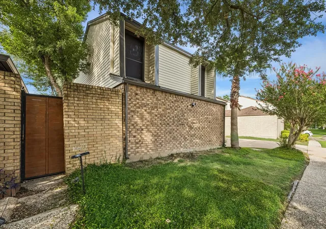 Photo 2 of Single family home for sale at 16607 Sunlight Way, Houston, TX 77058 | MLS# 74257331 | Listing updated on 2026-09-19