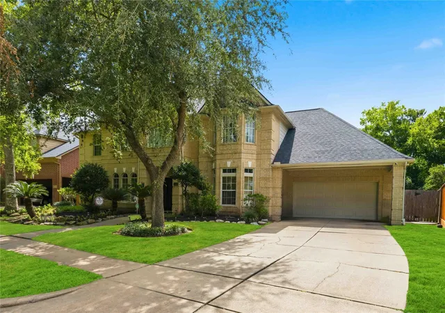 2nd image of 7610 Guinevere Dr, Sugar Land, TX 77479 | MLS# 64555570