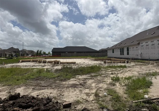 Photo 3 of Single family home for sale at 3010 Viceroy Spur Ln, League City, TX 77573 | MLS# 23673418 | Listing updated on 2026-08-24