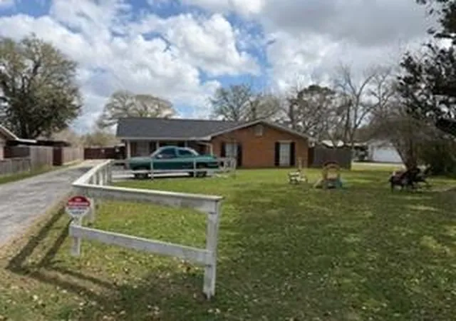 Photo 2 of Single family home for sale at 9727 Radio St, Houston, TX 77075 | MLS# 58542484 | Listing updated on 2026-08-22