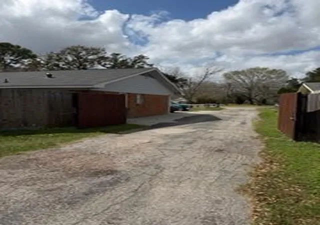 Photo 4 of Single family home for sale at 9727 Radio St, Houston, TX 77075 | MLS# 58542484 | Listing updated on 2026-08-22