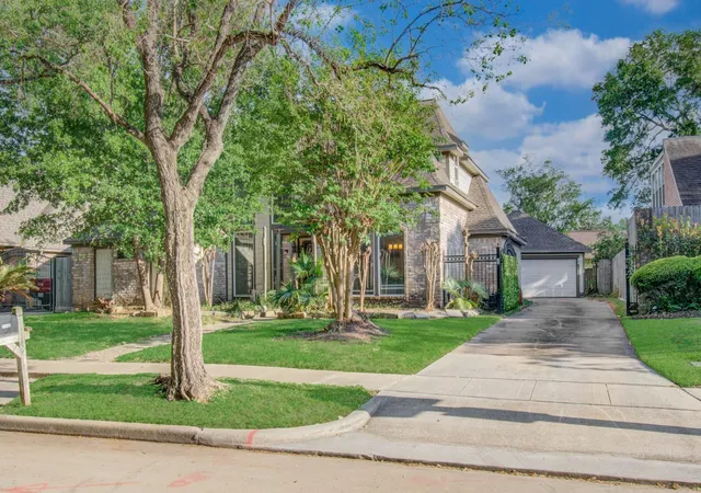 2nd image of 11427 Highgrove Dr, Houston, TX 77077 | MLS# 5845207