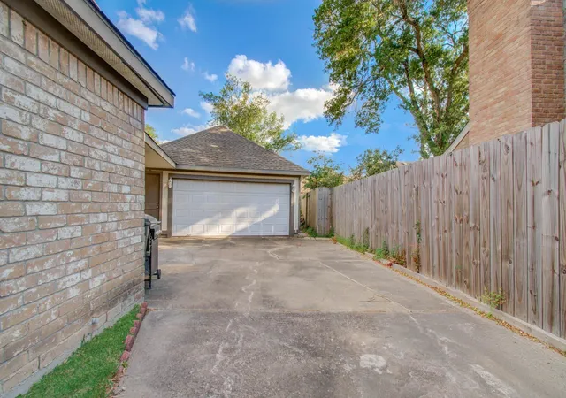 36th image of 11427 Highgrove Dr, Houston, TX 77077 | MLS# 5845207