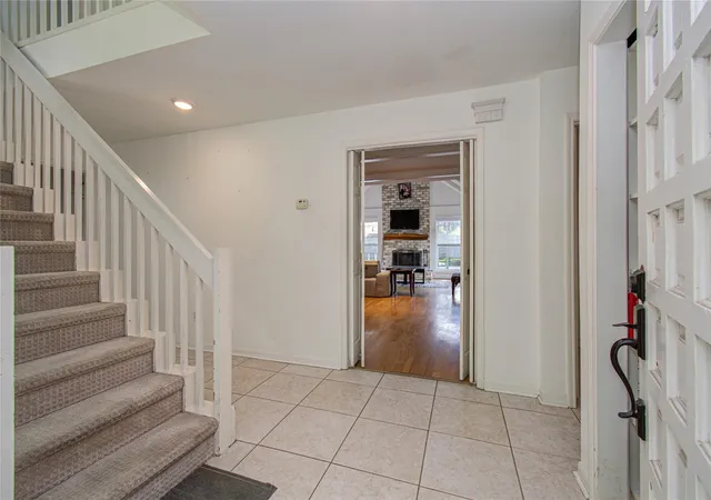 3rd image of 11427 Highgrove Dr, Houston, TX 77077 | MLS# 5845207